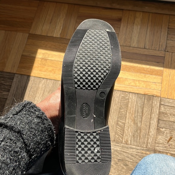 Santana Canada insulated knee high black boots. Like new - Picture 3 of 4